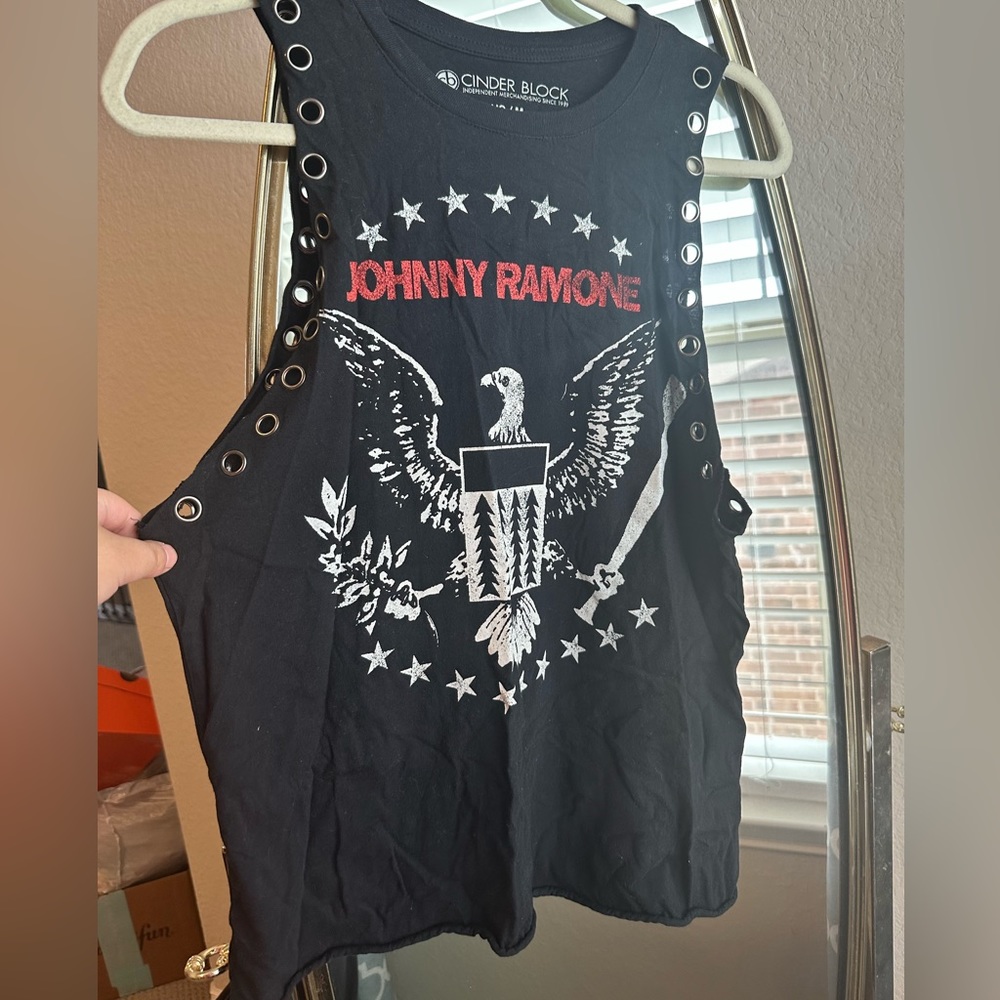 Muscle tee